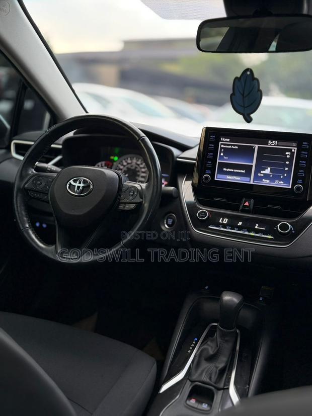 Toyota Corolla LE 2021 Silver