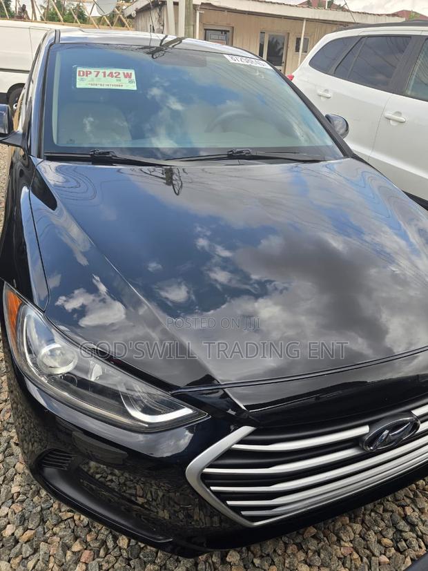 Hyundai Elantra Limited Sedan FWD (2.0L 4cyl 6A) 2017 Black