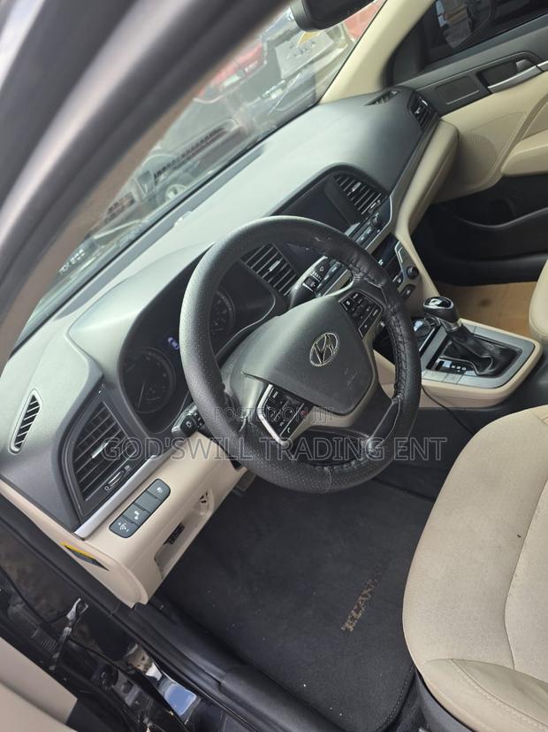 Hyundai Elantra Limited Sedan FWD (2.0L 4cyl 6A) 2017 Black
