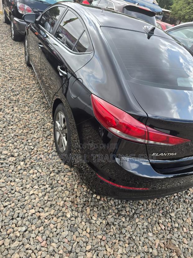 Hyundai Elantra Limited Sedan FWD (2.0L 4cyl 6A) 2017 Black