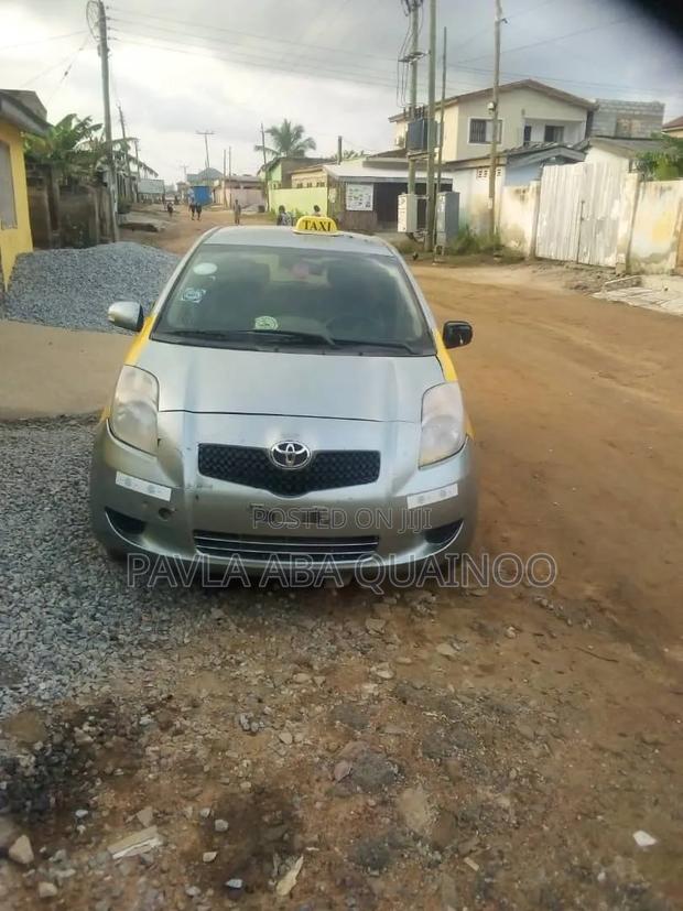 Toyota Vitz 1.0 FWD 5dr 2010 Green