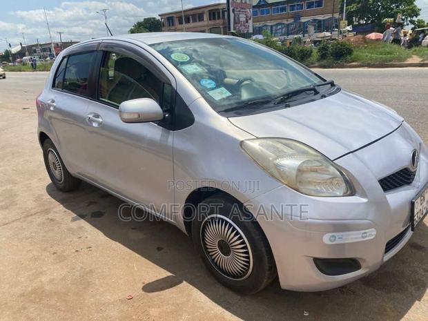 Toyota Vitz 1.3 AWD 3dr 2010 Silver