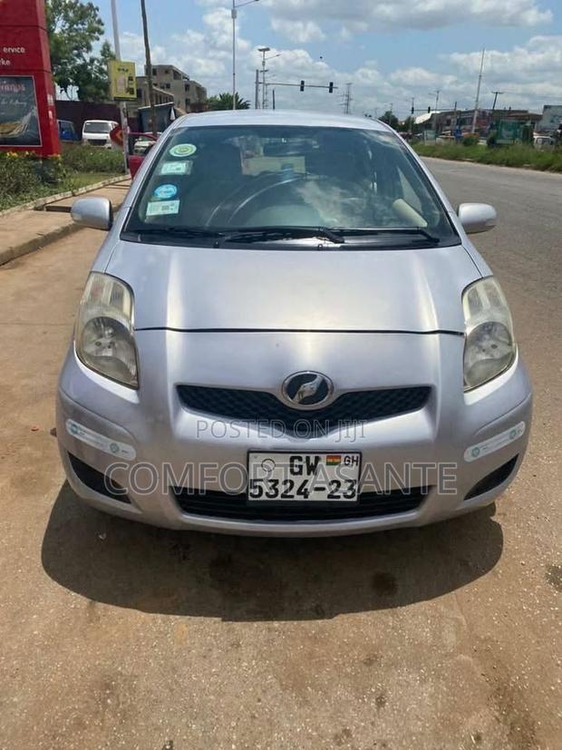 Toyota Vitz 1.3 AWD 3dr 2010 Silver