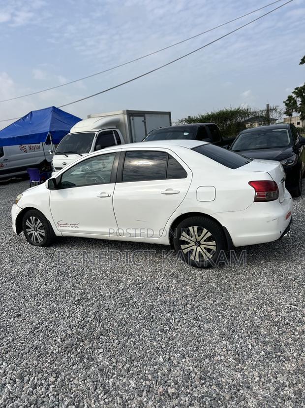Toyota Yaris SE Hatchback 5dr 2012 White