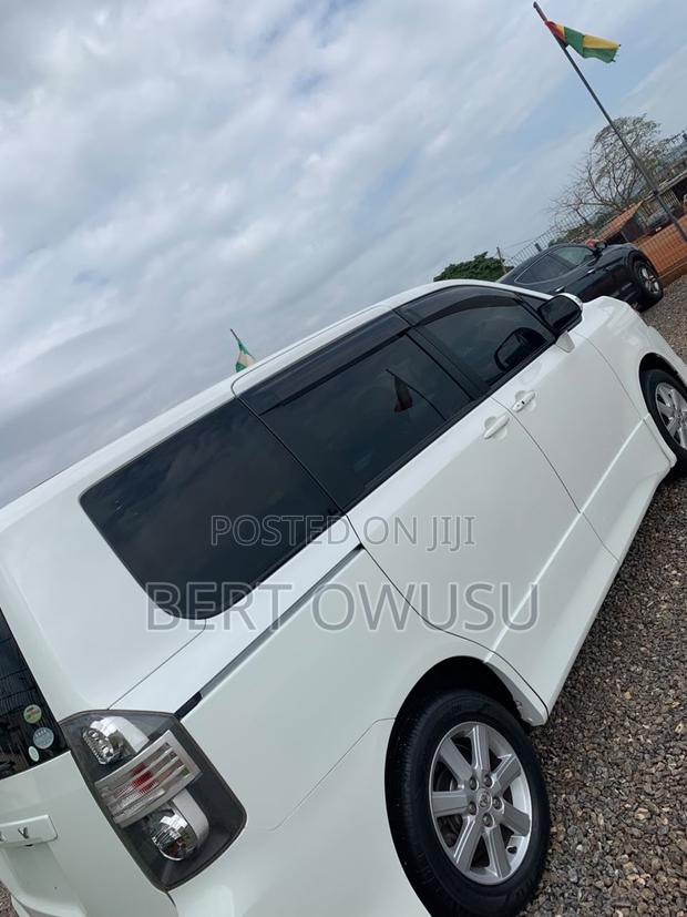 Toyota Voxy 2012 White