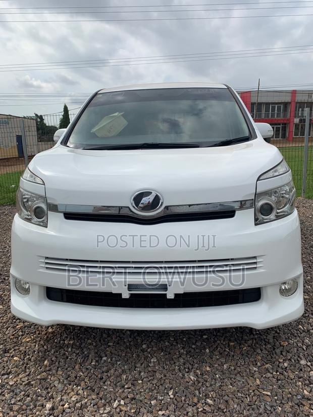Toyota Voxy 2012 White