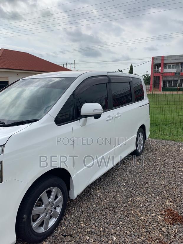 Toyota Voxy 2012 White