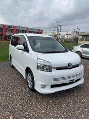 Toyota Voxy 2012 White for sale