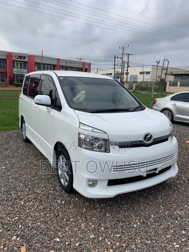 Toyota Voxy 2012 White