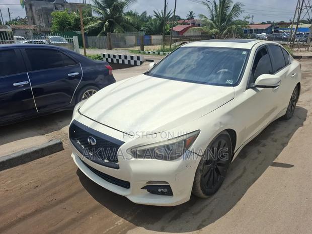 Infiniti Q50 2013 Off white
