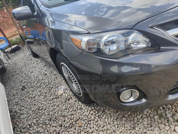 Toyota Corolla L 4dr Sedan (1.8L 4cyl 5M) 2013 Gray