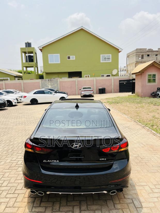 Hyundai Elantra 2018 Black