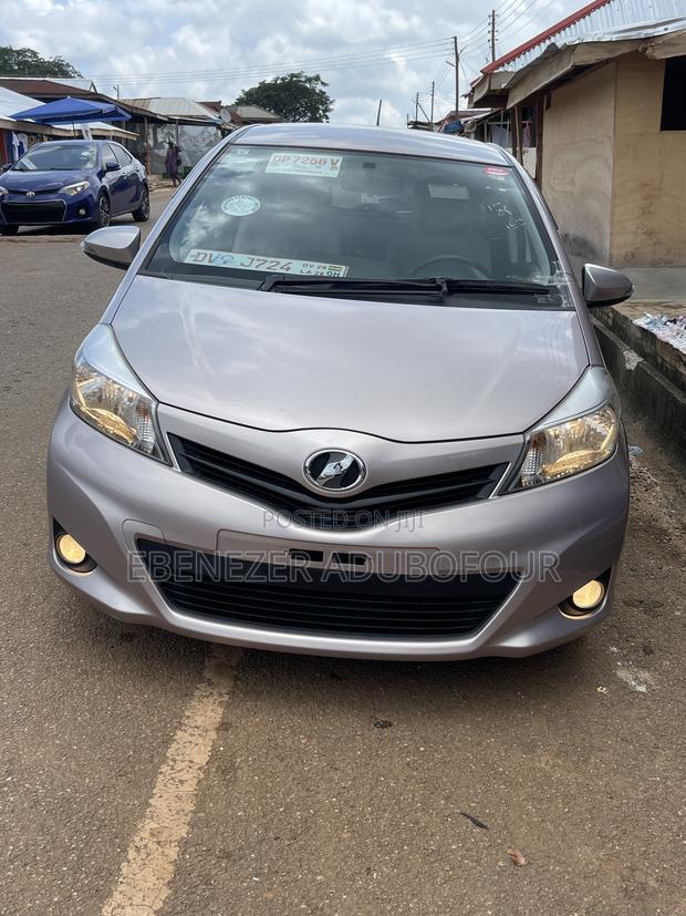 Toyota Vitz 1.0 FWD 5dr 2011 Beige