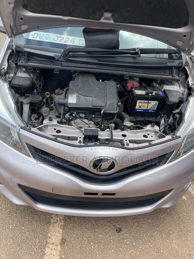 Toyota Vitz 1.0 FWD 5dr 2011 Beige