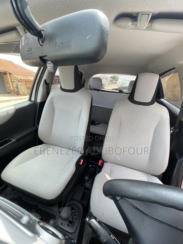 Toyota Vitz 1.0 FWD 5dr 2011 Beige