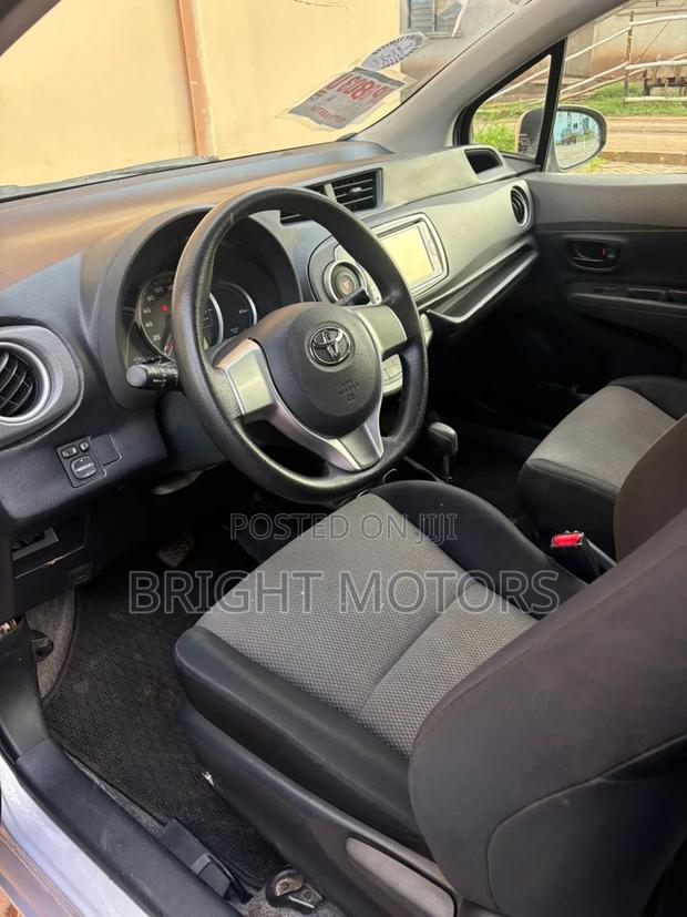 Toyota Vitz 1.5 FWD 5dr 2013 Gray