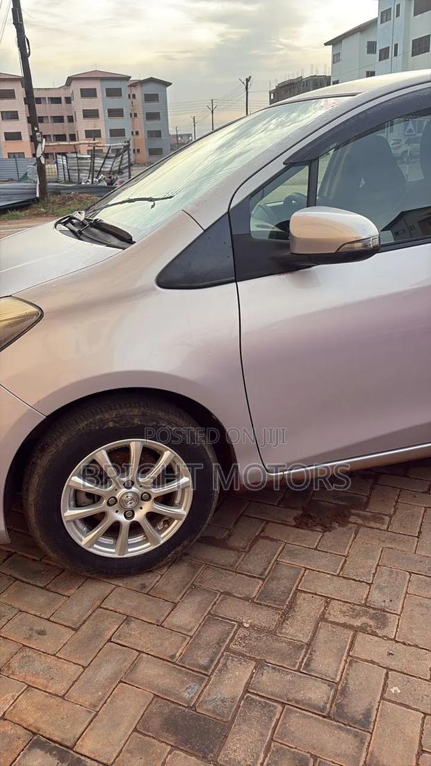 Toyota Vitz 1.5 FWD 5dr 2013 Gray