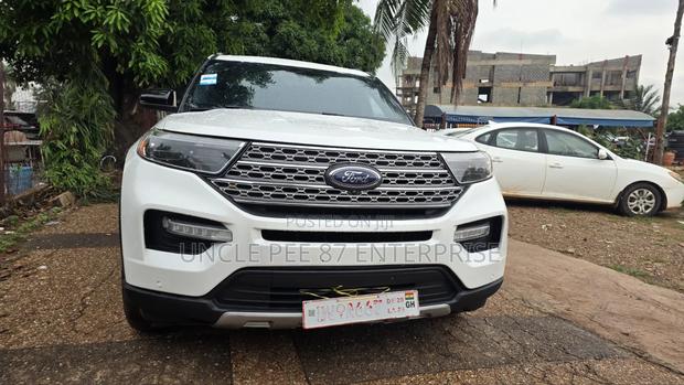 Ford Explorer 2021 White
