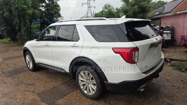 Ford Explorer 2021 White