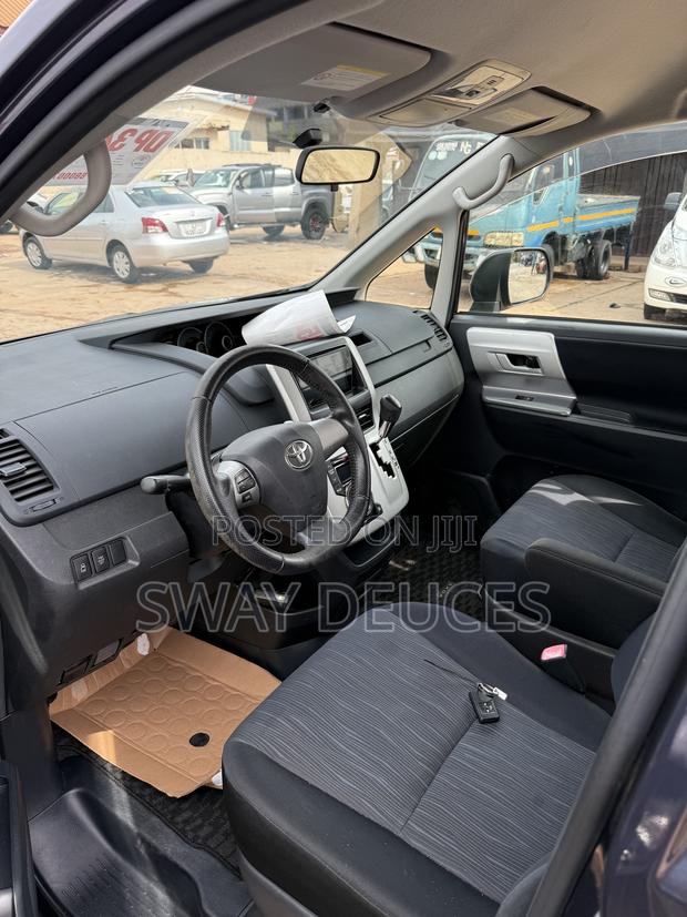 Toyota Voxy 2012 Purple