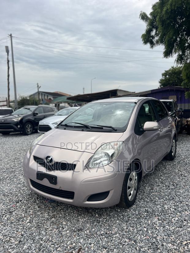 Toyota Vitz 1.3 AWD 3dr 2010 Silver