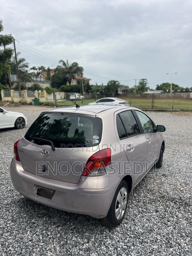 Toyota Vitz 1.3 AWD 3dr 2010 Silver