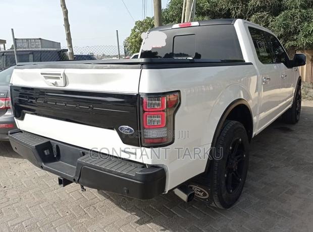 Ford F-150 Platinum 4x2 SuperCrew Cab Styleside 5.5 ft. box 145 in. WB
