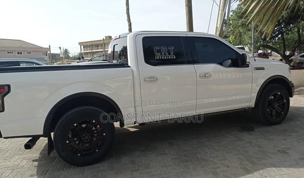 Ford F-150 Platinum 4x2 SuperCrew Cab Styleside 5.5 ft. box 145 in. WB