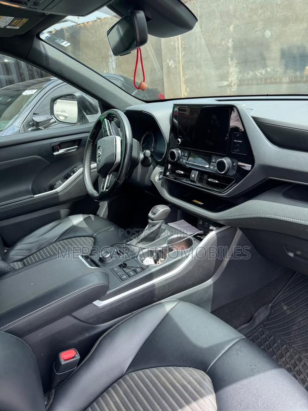 Toyota Highlander XSE AWD 2023 White