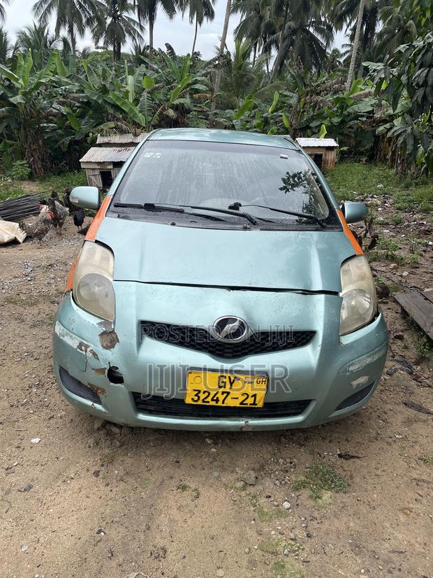 Toyota Vitz 2010 Green