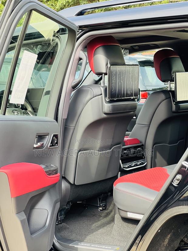 New Toyota Land Cruiser LC300 2025 Black