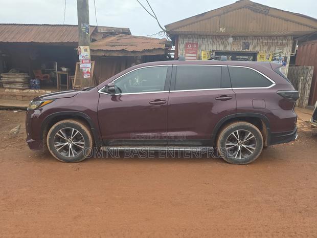 Toyota Highlander LE Plus 2019 Burgundy