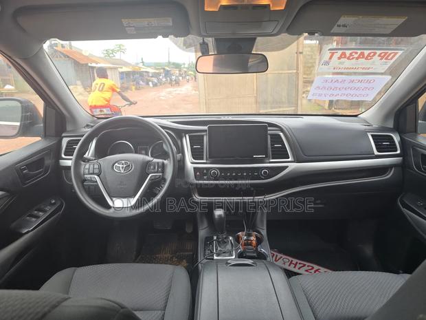 Toyota Highlander LE Plus 2019 Burgundy
