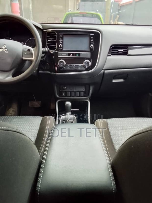 Mitsubishi Outlander 2019 Gray
