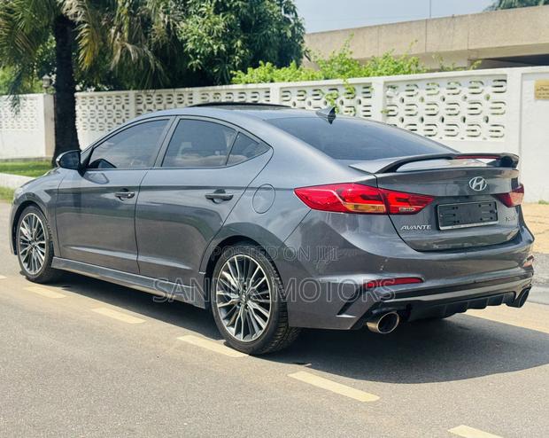 Hyundai Avante 2018 Gray