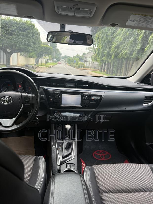 Toyota Corolla S 4dr Sedan (1.8L 4cyl CVT) 2016 White
