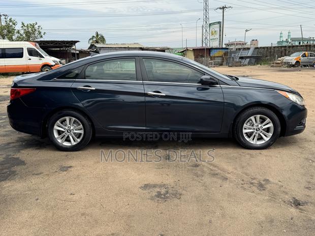 Hyundai Sonata GLS Sedan FWD (2.4L 4cyl 6M) 2011 Blue