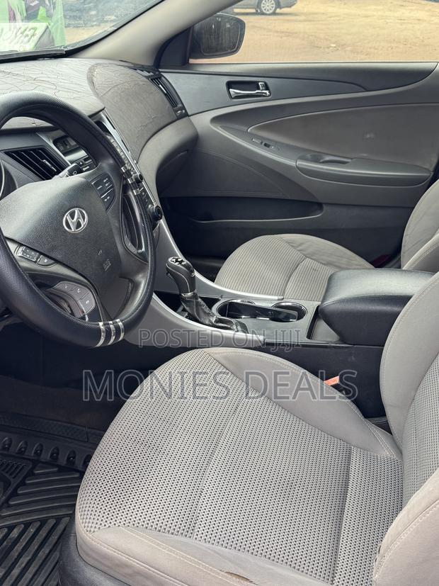 Hyundai Sonata GLS Sedan FWD (2.4L 4cyl 6M) 2011 Blue