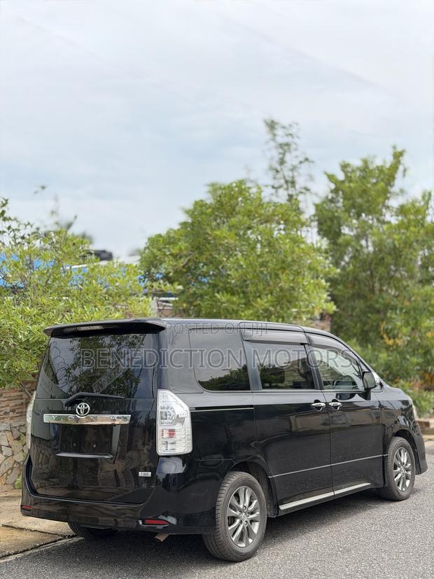 Toyota Voxy 2013 Black