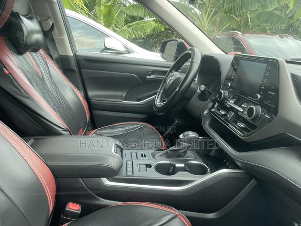 Toyota Highlander XLE 2021 Red