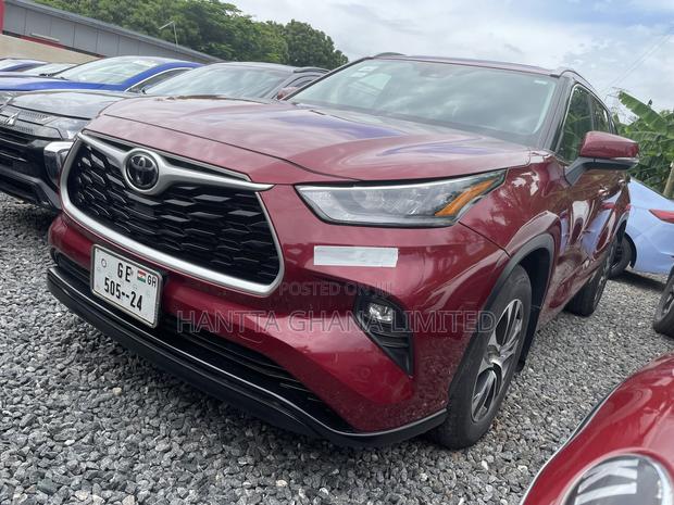 Toyota Highlander XLE 2021 Red