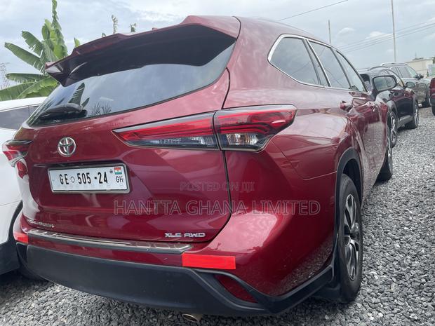 Toyota Highlander XLE 2021 Red