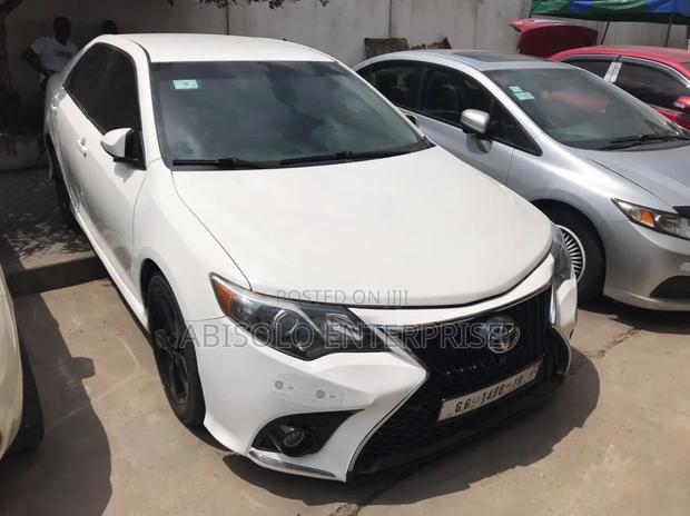Toyota Camry SE 4dr Sedan (2.5L 4cyl 6A) 2013 White