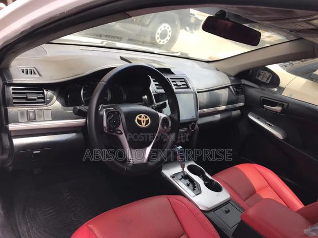 Toyota Camry SE 4dr Sedan (2.5L 4cyl 6A) 2013 White