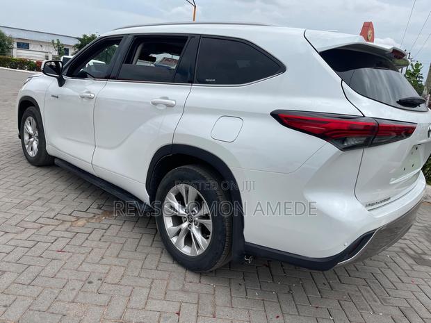 Toyota Highlander Hybrid 2021 White
