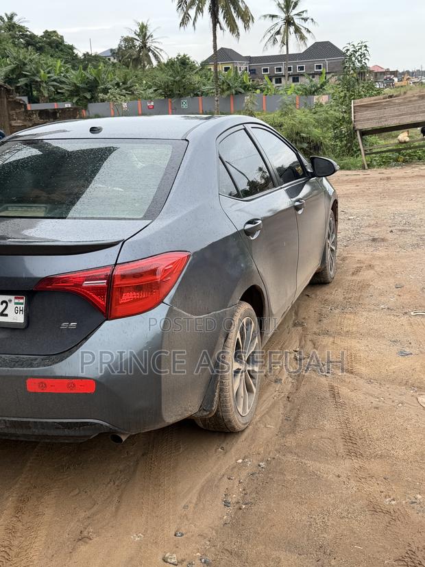 Toyota Corolla SE 4dr Sedan (1.8L 4cyl CVT) 2017 Blue