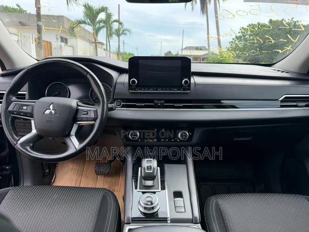 Mitsubishi Outlander SEL Launch Edition 2022 Black