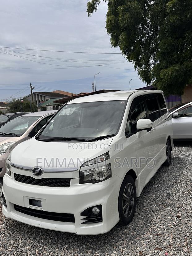 Toyota Voxy 2012 White
