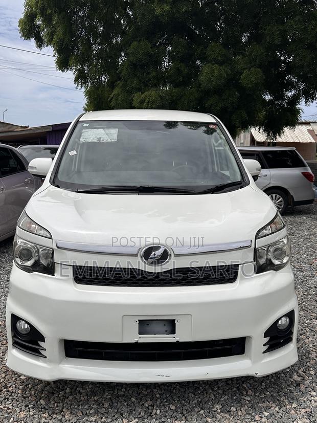 Toyota Voxy 2012 White