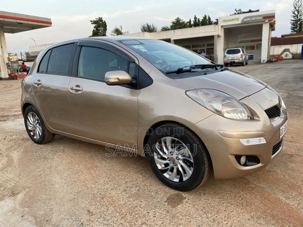 Toyota Vitz 1.0 FWD 3dr 2010 Gold